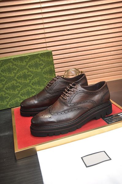 2023 Sapatos de vestido masculino Designer de bobos casuais Brand Brand Leather de couro respirável de retalhos de retalhos Novo estilo de moda de festa masculina Tamanho 38-45