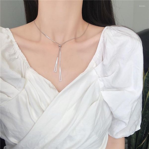 Anhänger Halsketten Vintage Einfache Feste Farbe hohles Metalldreieck Pendent Halskette Koreanische Modelegierung für Frauen Mädchen Kragen Schmuck Schmuck