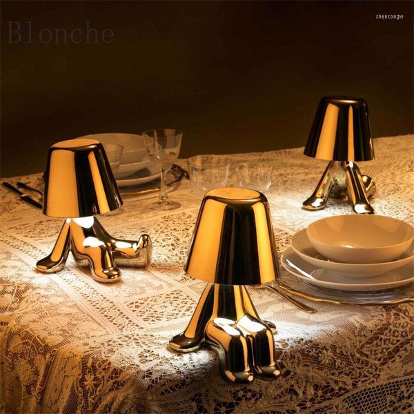 Lâmpadas de mesa britânicas Little Golden Man Night Light Resina Led Led Feêidra