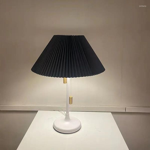 Tischlampen Einfache blaue nordische Metallgewebe LED Wohnung El Wohnzimmer Nachttisch Guter Preis Lampe Leselicht