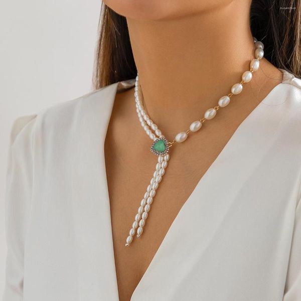 Commercio all'ingrosso di gioielli da donna con collana a cuore versatile con nappa perla imitazione asimmetrica antica e catene