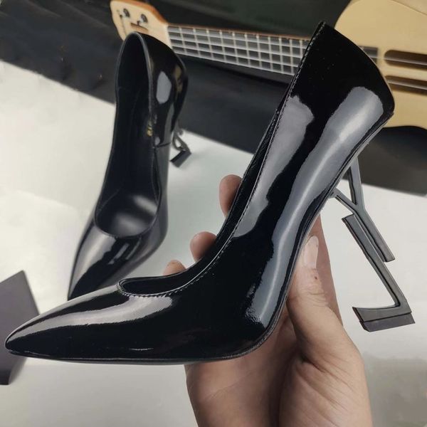 Tasarımcı yüksek topuklu metal harfler sandaletler kadınlar elbise ayakkabıları seksi açık ayak terlikleri moda deri pompalar parti düğün yaz sandaletleri 34-41 boyutu 10.5cm
