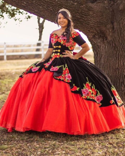 Plus Tamanho preto Quinceanera Vestidos mexicanos Charro Red Floral Corset Vestidos de 15 Anos 2023 Robe elegante de Bal Sweet 16 Aniversário Cerimônia de festa