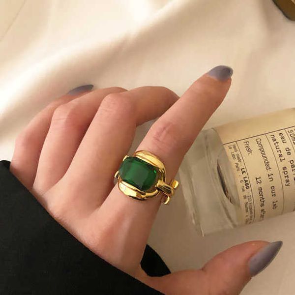 Rings de cluster Design de personalidade anéis de dedo grande para mulheres de pedra verde de lúculo de luxo de ouro Jóias de anel de ouro