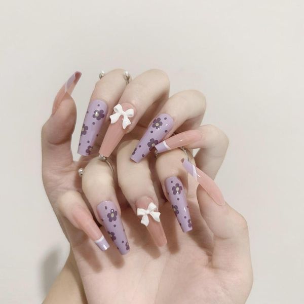 False unhas 24pcs roxo Taro Flor estampada Tipo de colada de cola removível Parágrafo longo