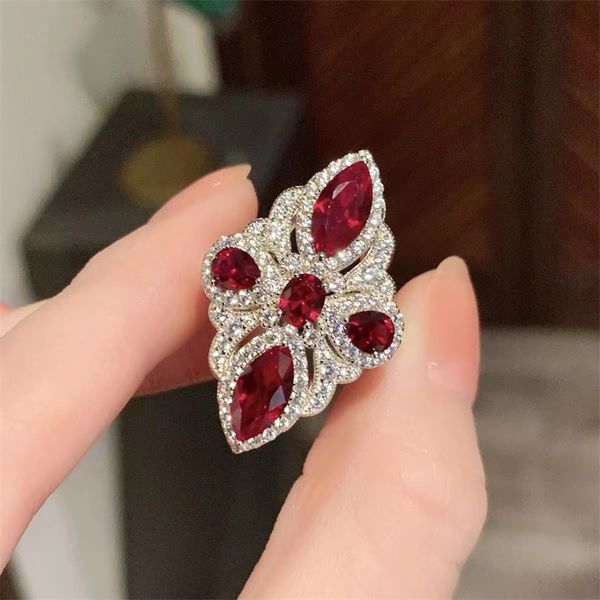 Anello da dito con corona di fiori Rubino zircone Argento sterling 925 Anelli di fidanzamento con fedi nuziali per donne Uomini Regalo di gioielli per feste di compleanno