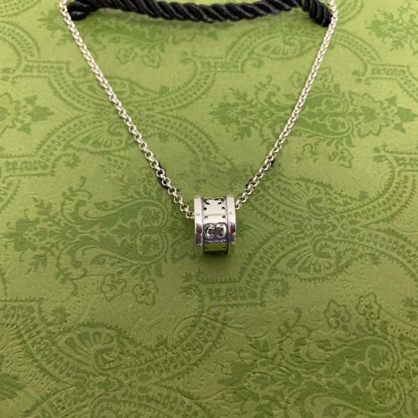 2023 Nuovi gioielli di moda di lusso di alta qualità per i prodotti della collana di perle di doppio transito in argento vengono confrontati con i vecchi ciondoli di coppia