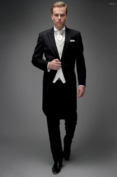 Abiti da uomo Risvolto con visiera Cappotto nero a coda di rondine Gilet bianco Cravatta 3 pezzi (giacca e pantaloni) Moda Terno Masculino Slim di alta qualità