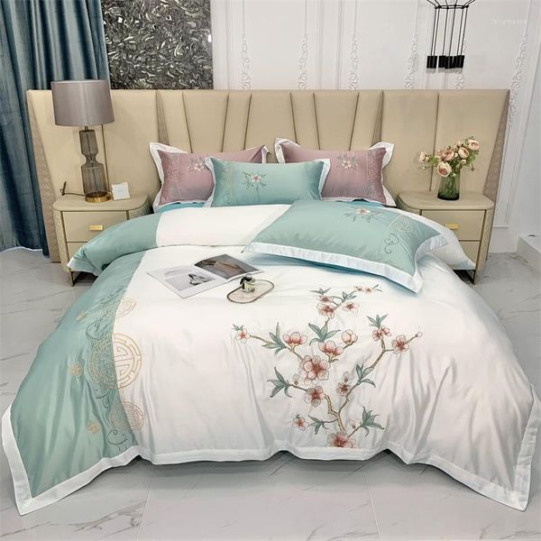 Set di biancheria da letto di lusso in cotone ricamo floreale 4 pezzi set copripiumino in raso di seta trapunta lenzuolo con angoli