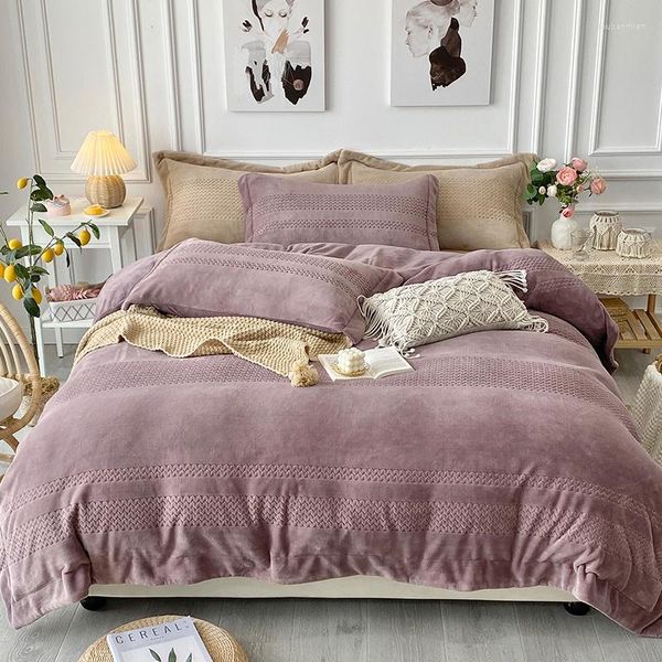 Set di biancheria da letto Letto invernale Caldo fibra di latte Set di quattro pezzi Pile a doppia faccia addensato Corallo Flanella per bambini semplice