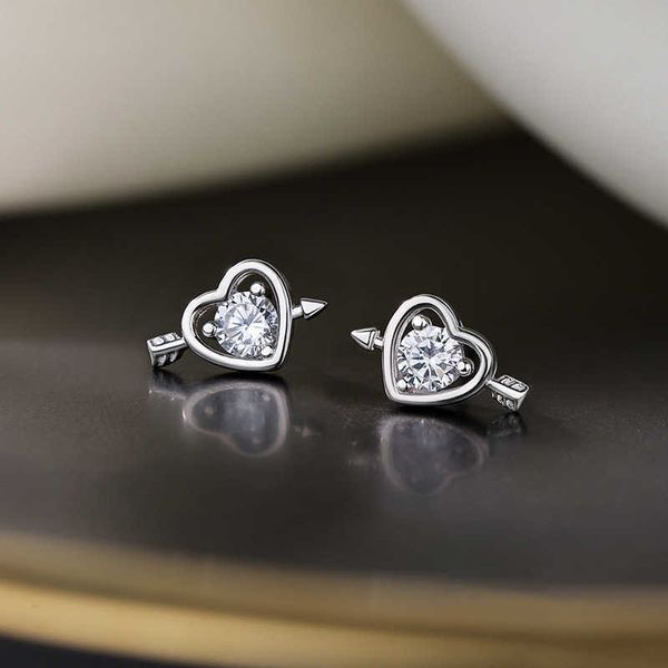 Stud coreano scintillante zircone a forma di cuore adatto per ragazze simpatici angeli e demoni Orecchini asimmetrici Trend Party Jewelry Regalo di Capodanno G230602