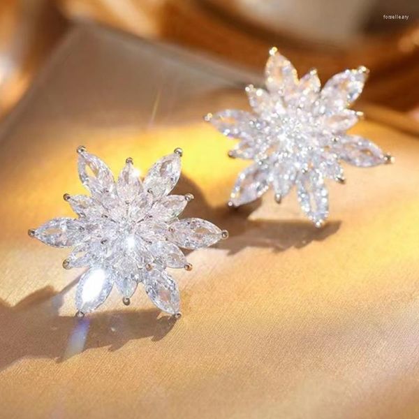 Orecchini a lobo Orecchini a forma di fiore con zirconi lucidi Moda donna Strass per feste di lusso Regalo di gioielli da sposa romantico coreano in argento