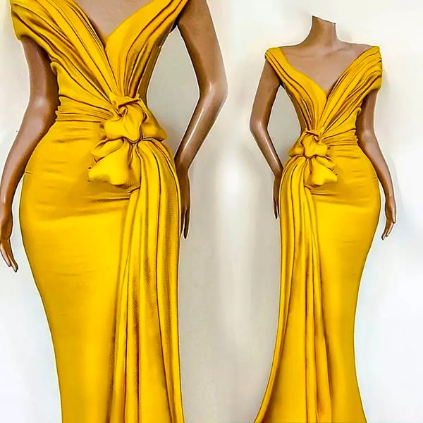 Abschlussball-Partykleid, goldene Abendkleider, Übergröße, formelle Meerjungfrau, Trompete, ärmellos, Satin, Falten, neu, sexy, individuell gestaltet, V-Ausschnitt