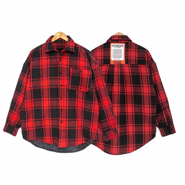 Мужские повседневные рубашки Vetements Рубашка куртка для мужчин женская улица V -форма Blouse1 1 Толстая ткань хлопковая полосатая клетка красное 230306