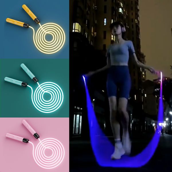 Corde per saltare Fitness Regolabile Night Glowing Skip Rope Esercizio LED Light Up Outdoor Forniture Attrezzature sportive per allenamento portatile 230307