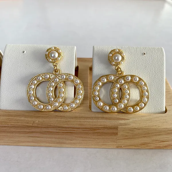 Piccoli orecchini di perle dorate Channel Pearl Diamond Drop Orecchini in oro Designer per donna Marchio di moda Orecchini da sposa in argento borchie di perle barocche