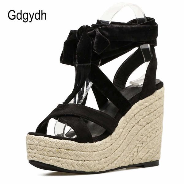 Sandalen Gdgydh Weaving Cross Strap Plateausandalen Sommer Wedges Heel Schuhe für Frauen Flock Knöchelriemen Damen Gladiator Sandalen Schwarz Z0306