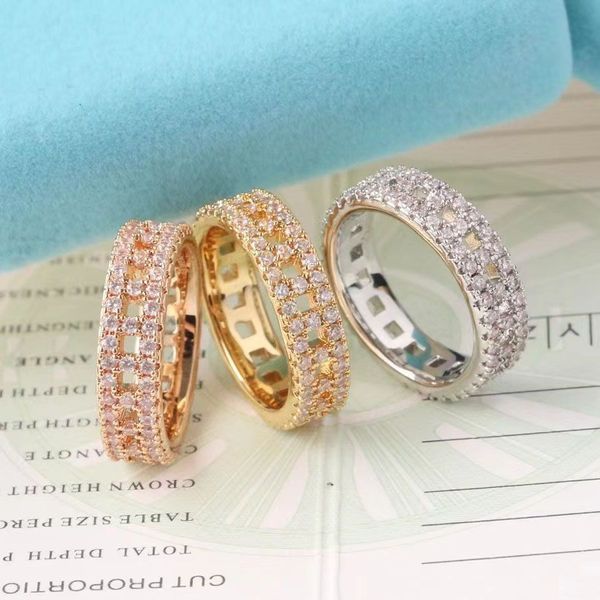 2023 Дизайнерский бриллиант кольцо серебряные кольца женского мужчины формируйте модные украшения универсальные украшения для свадебного подарка годовщина хороший подарок