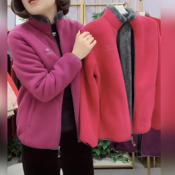 Jackets femininos Autumn e inverno de meia-idade de tamanho plus size roupas femininas para o casaco feminino usam jaqueta de lã polar de veludo grossa