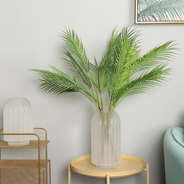 Flores decorativas Palm Tree Tree Artificial Folhas galhos selvagens Folhagem falsa planta falsa para a sala de estar de casamento em casa Jungle Diy Decoration