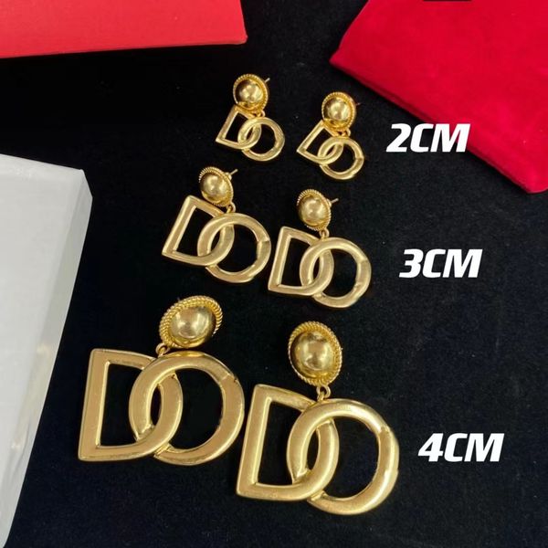 Модные классические 18-каратные золотые буквы мотаться люстра кулон серьги женщины бренд-дизайнер простота ювелирные изделия 2.3.4 см дополнительно высокое качество с коробкой