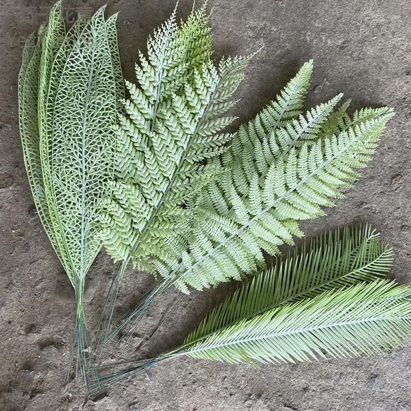 Flores decorativas simuladas Vestíbulo de folhas de girassol em casa Arranjo de flores Folhas de pinheiro de fã de pinheiro Pseudogreen