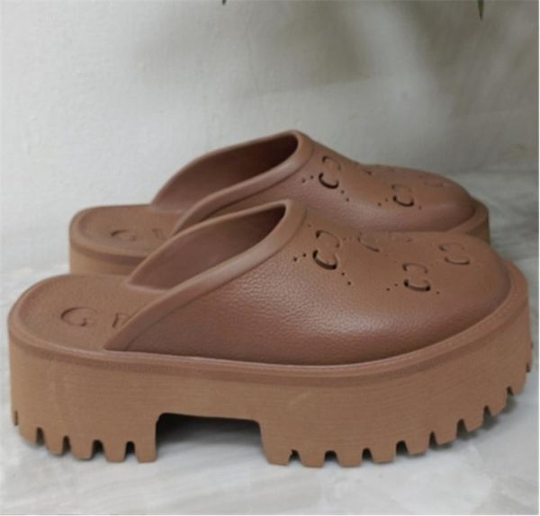 2023 Plataforma feminina chinelos perfurados sandália Sapato de verão Chinelos femininos de grife Candy colors Transparente Salto alto Altura 5,5CM chinelos de praia Tamanho EUR35-42
