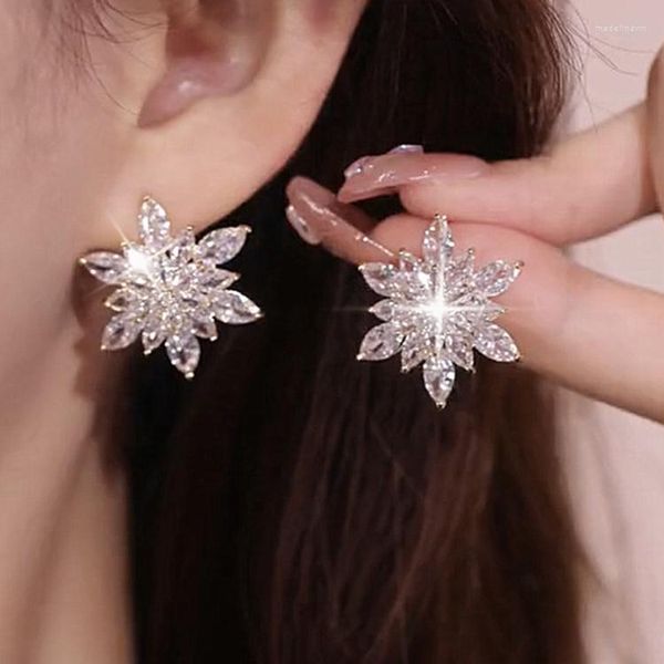 Orecchini a bottone coreano lucido zircone orecchino fiore moda donna lusso festa strass fiocco di neve romantico regalo di gioielli da sposa