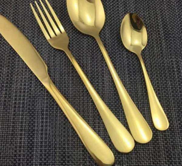 Высококачественный цвет золотого цвета из нержавеющей стали наборы посуды наборы ножа вилка чайная ложка набор столовых приборов набор посуды 4 штука/набор заводских розетки