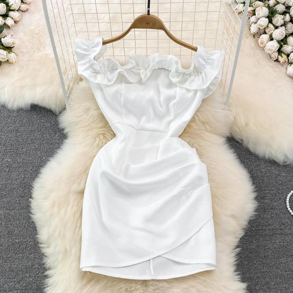 Vestidos casuais mini vestido branco para clubes mulheres 2023 verão sexy ombro frio de alça de alça pura embrulhada curta bodycon bodycon