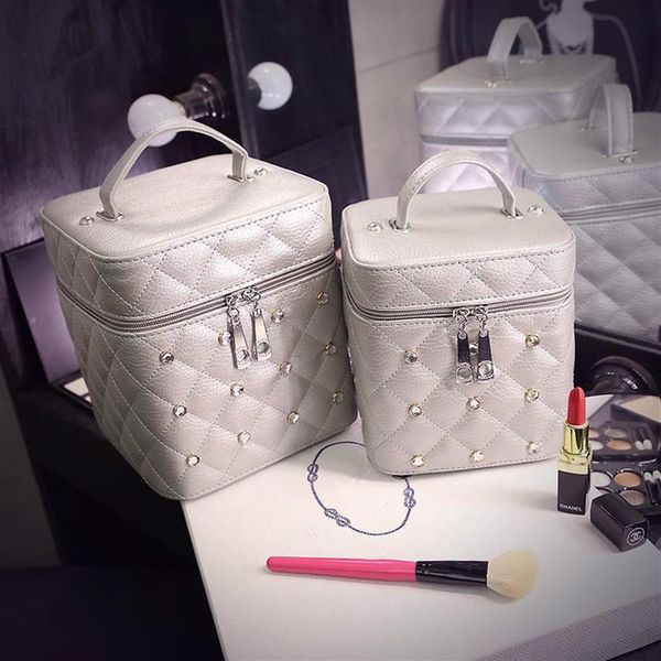 Borsa per il trucco Custodia da trucco in pelle Lavaggio Astuccio cosmetico Rivetti cosmetici Scatola da cubo Lavaggio da viaggio femminile Diamante Bellezza Portatile Donna Dtjth302Q