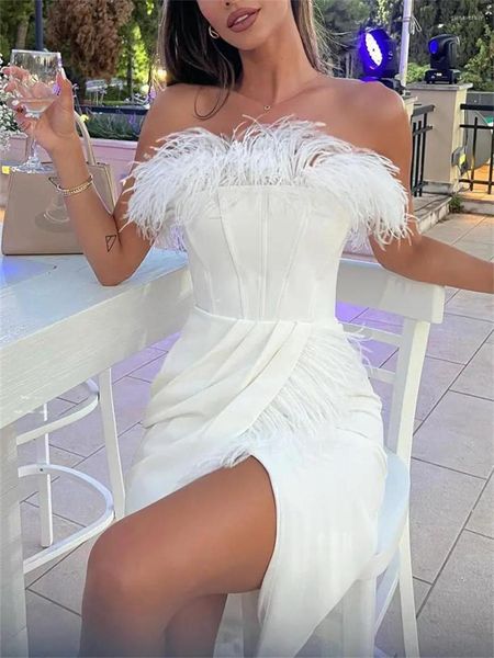 Casual Dresses Wsevypo Weiße Federn Off-Shoulder Tube Top, figurbetontes Kleid für Partyabend Frauen Trägerloses Korsett Eingewickelt Mini Vestidos