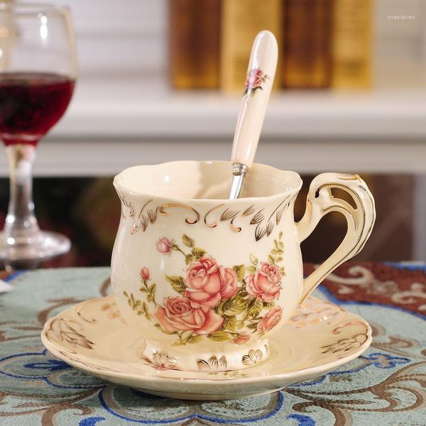 Tazze Piattini Vendita Tazza da caffè e piattino in ceramica creativa Cucchiaino da tè in porcellana rosa dipinta a mano Bevanda classica Regalo Cafe Dedicato