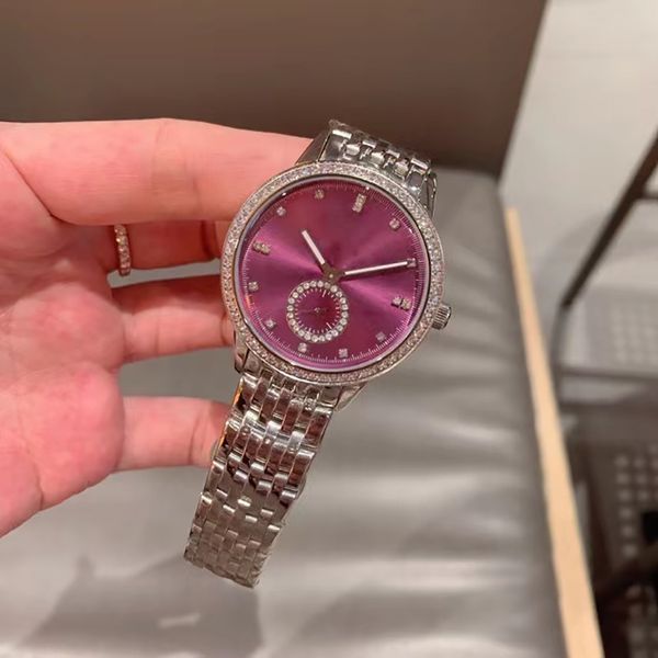 Designer economico Classico quarzo di moda degli anni Miglior orologio da donna Misura 37,5 mm Spessore 13 mm Vetro zaffiro Funzione impermeabile Orologi viola popolari