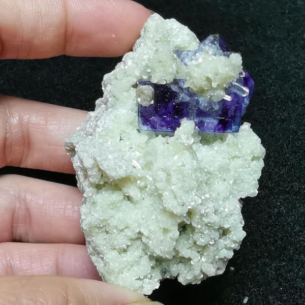 Dekorative Figuren, 88,6 g, natürliches violettes Fenster, Fluorit-Glimmerkristall, symbiotisches Mineral-Lehrexemplar, Heilquarz-Edelstein, Heimdekoration