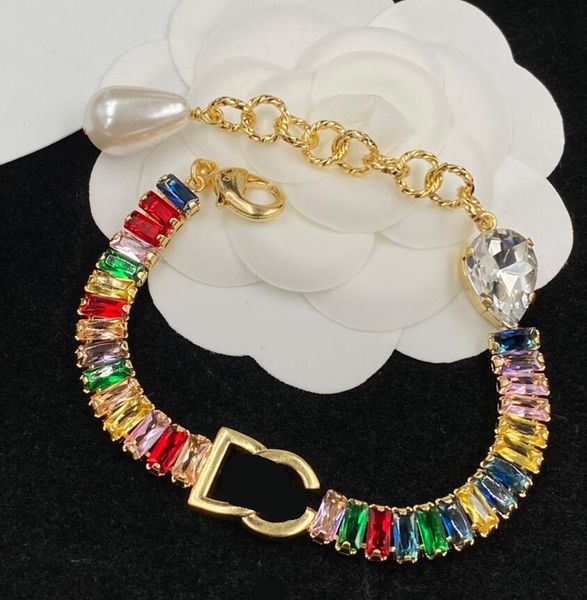 Classico lusso lettera braccialetti con ciondoli braccialetti polsino marchio bijoux per le donne regalo coppia signora gioielli di design di alta qualità braccialetto di diamanti colorati