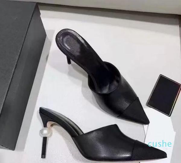 2023 Saltos Mulheres chinelas bege sandálias pretas Sapatos de calcanhar de passarelas