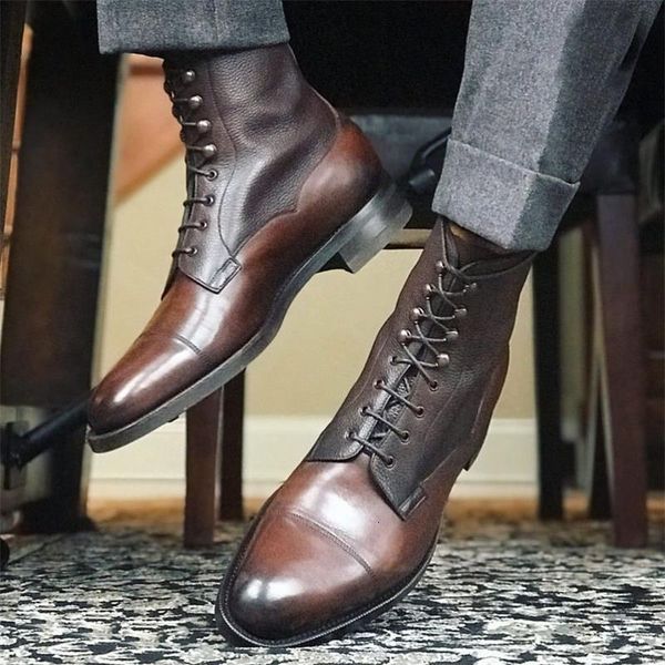 Botas homens homens marrons curtos Pu redondo cabeça de salto baixo Dica de asa Lace Up Moda Versátil Rua casual ao ar livre Sapatos diários 230309