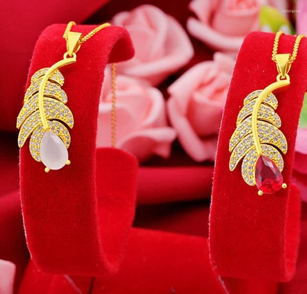 Подвесные ожерелья Hi 2pcs Япония и Южная Корея Перо 24K Золотое ожерелье для вечеринок с ювелирными изделиями с цепным хокером подарки подарка девочка ругатель