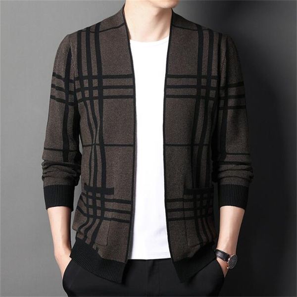 Di lusso 2023 Nuovo Marchio di Moda Maglioni Uomo Slim Fit Con Scollo A V Cardigan A Righe Abbigliamento A Righe di Cotone Cappotto Casuale Stile Inghilterra