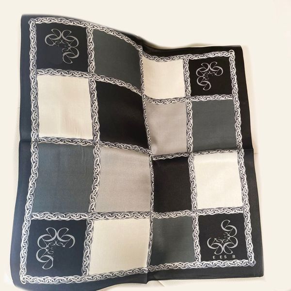 Sciarpe quadrate di seta di lusso da donna Stile principessa Pashmina Motivi floreali squisiti Moda Accessori versatili per gli amanti Nuovo scialle 53x53 cm