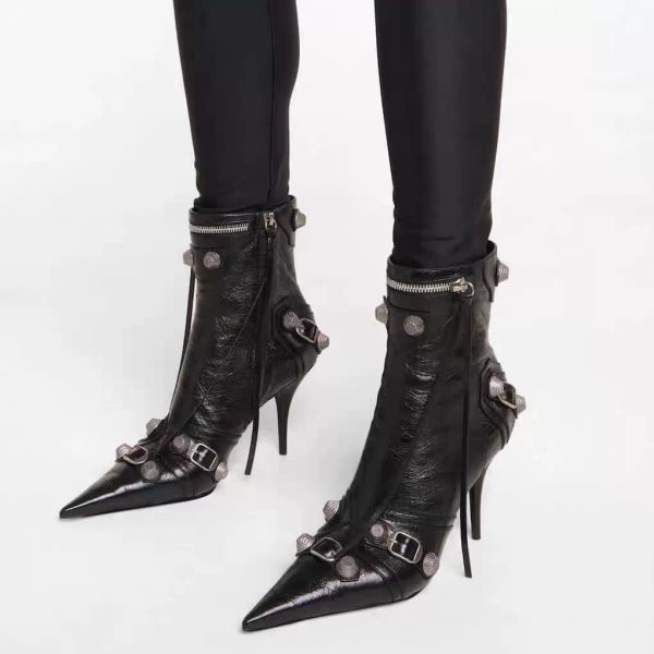 Botas de salto alto preto Botas de fivela de metal decoração de fivela feminina Motocicleta Taxel de couro Zip Designer de luxo Fashion Boot 35-41