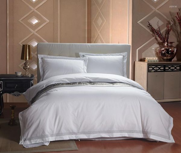 Set di biancheria da letto 4 pezzi Set copripiumino a strisce bianche di lusso europeo a cinque stelle El Luxury Set copriletto king size / federa