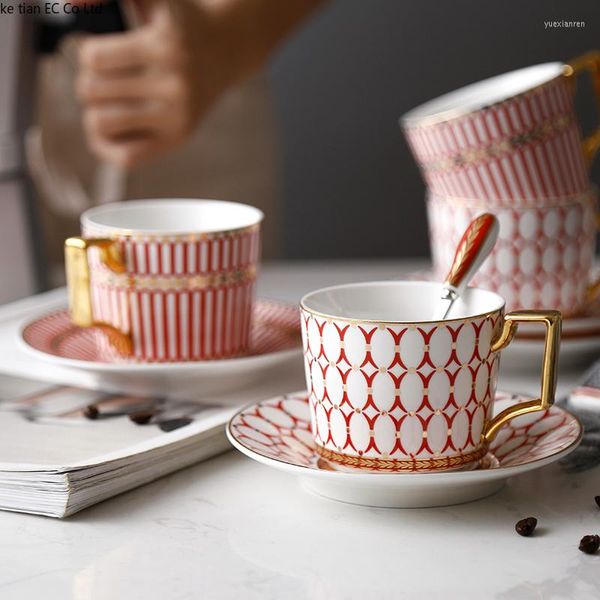 Tassen Untertassen Europäischer Stil Kaffeetasse und Untertasse Set Keramik Gold Bone China Einfacher Nachmittagstee Schwarze Ösen