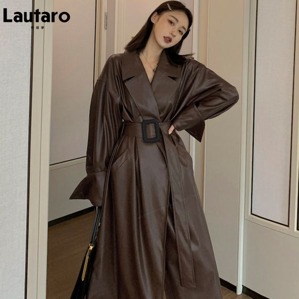 Kadın Ceketleri Lautaro Sonbahar Uzun Boy Büyük Boy Kahverengi Sahte Deri Trençkot Kadın Kemer Pist Şık Gevşek Avrupa Tarzı Moda 230310