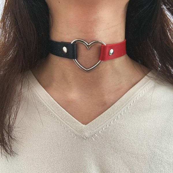 Collana girocollo in pelle PU con personalità di tendenza multicolore da donna sexy con cuore color pesca, collana creativa retrò punk d'amore