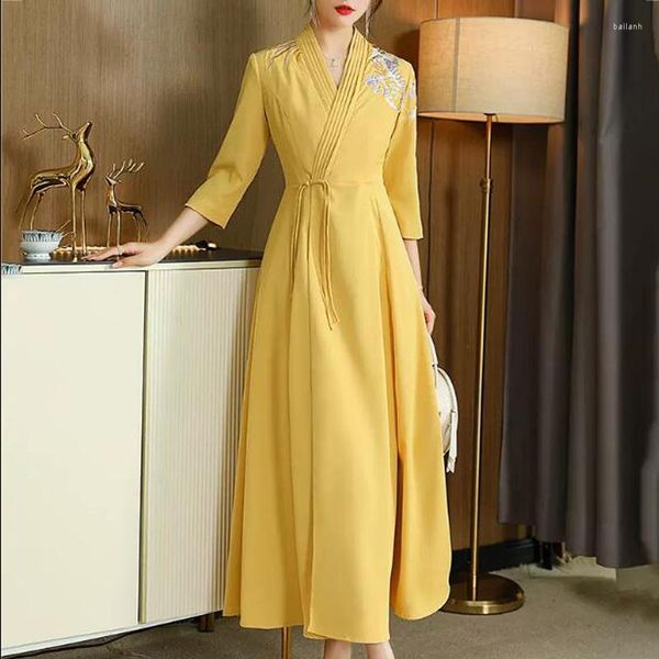 Ethnische Kleidung Frühling und Herbst V-Ausschnitt Dreiviertelärmel Damen Retro bestickt schlank chinesischen Stil elegante Dame langes Kleid S-XXL