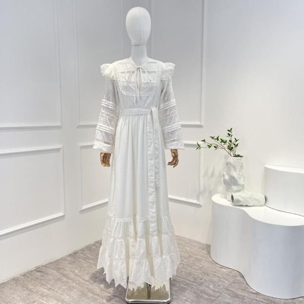 Vestidos casuais de alta qualidade algodão cortada chegada mais recente 2023 outono em cascata em cascata ruched rouco slowel tigy decote branco preto vestido longo