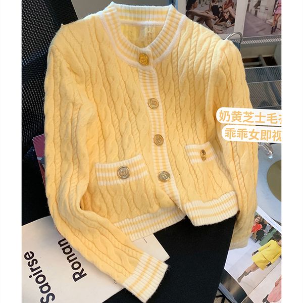 Maglieria da donna T-shirt Autunno Inverno Abbigliamento Maglione Moda coreana Allentato Retro Twist Tasca Girocollo Cardigan lavorato a maglia giallo Top corto 230311