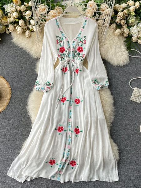 Lässige Kleider Sommer Frauen Vintage Stickerei Indie Volk Langes Kleid ethnischer Stil V-Ausschnitt Lanternärmel Weiß gelbrot